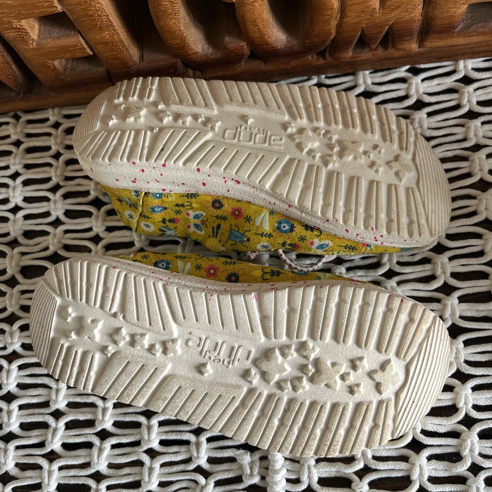 🦋🪲toddler girl size 9 Hey Dudes with BUGS! 🐞🐝 - Picture 7 of 7